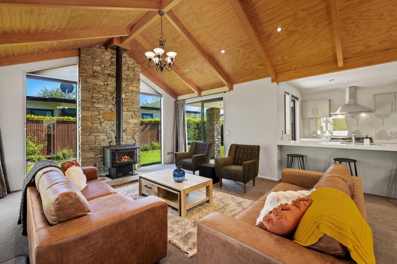 Roys Bay Lodge - Wanaka Holiday Home Bagian luar foto