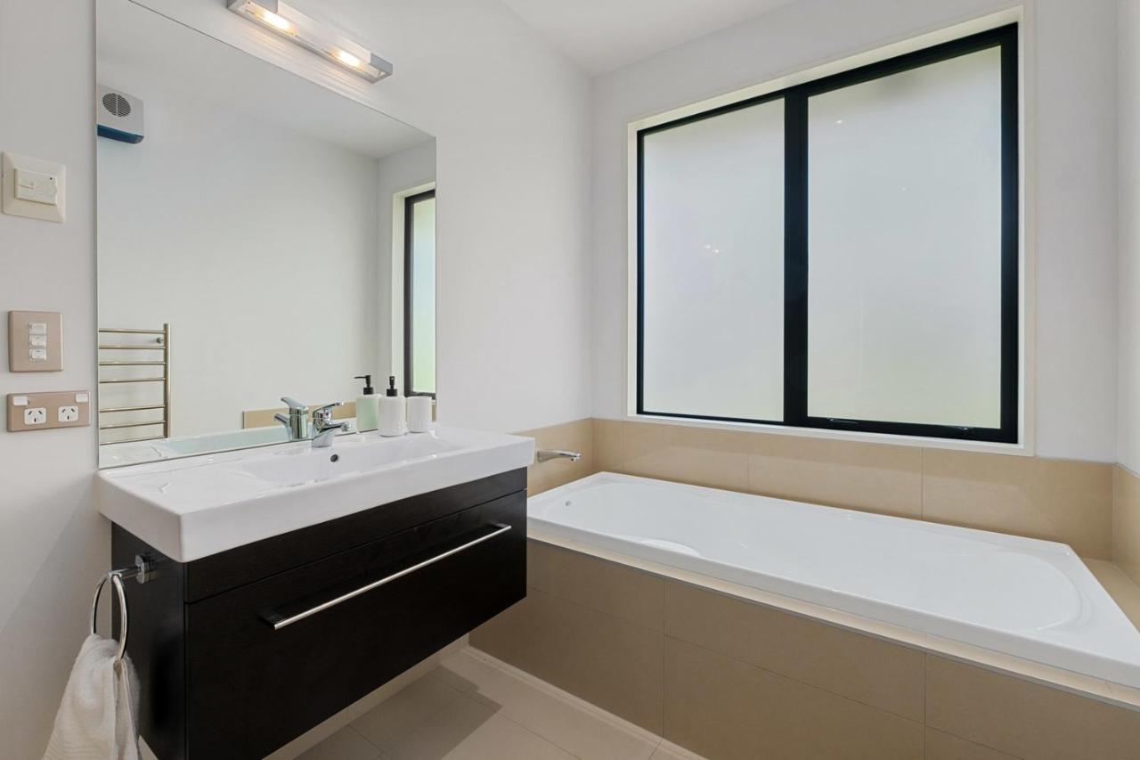 Roys Bay Lodge - Wanaka Holiday Home Bagian luar foto